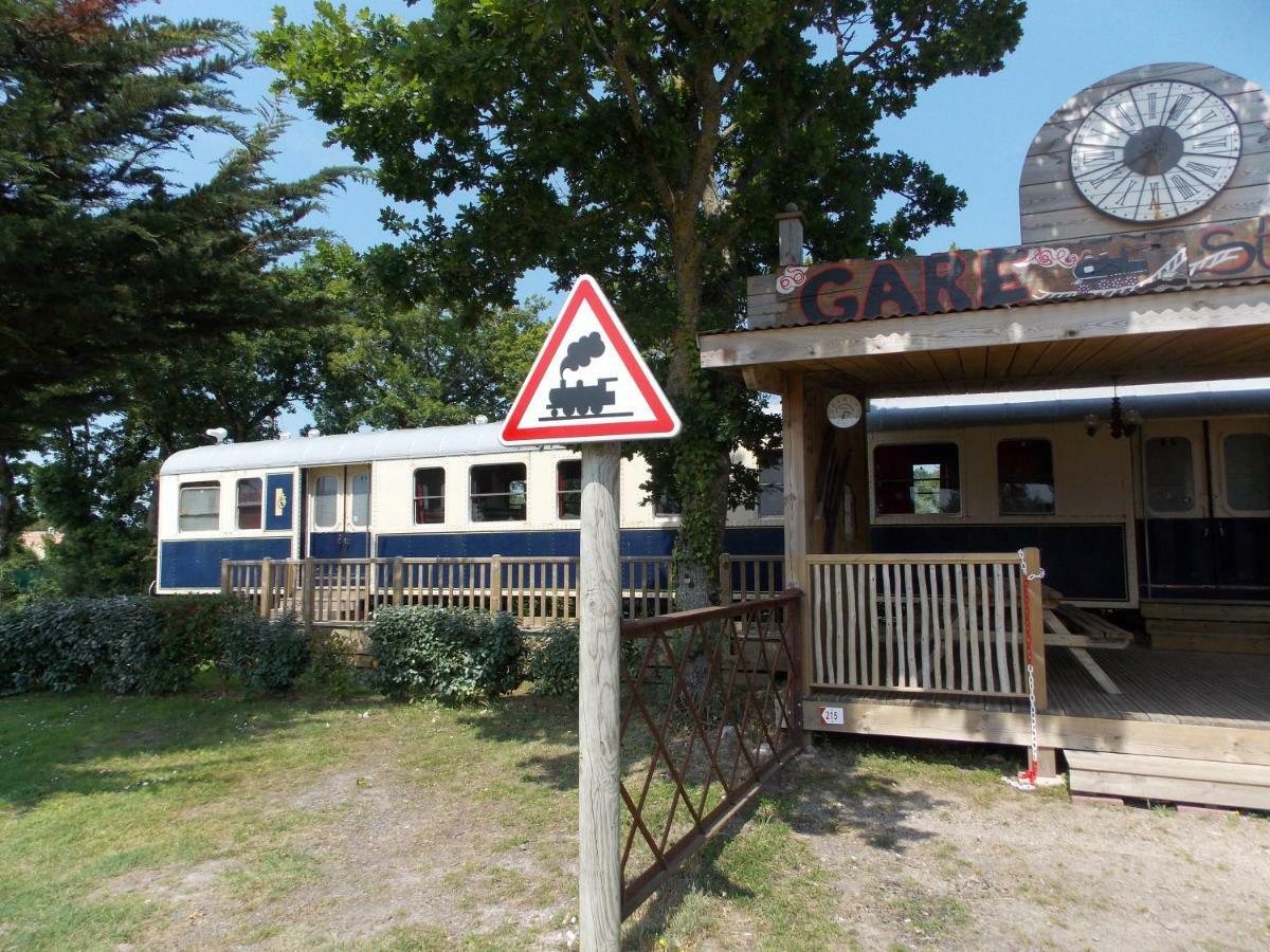 Camping Insolite Le Haut Village Saint-Michel-Chef-Chef Exterior foto